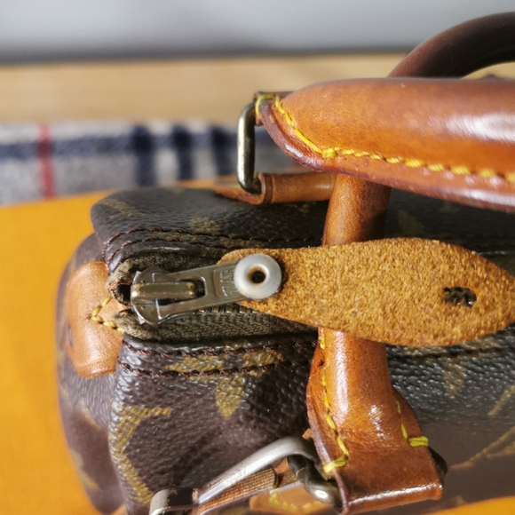 (Sold)100% Authentic LV Mini  Monogram Crossbody Bag - Picture 13 of 16